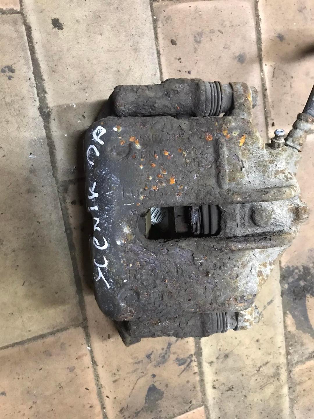 Суппорт передний правый MLR56O Renault Scenic купить