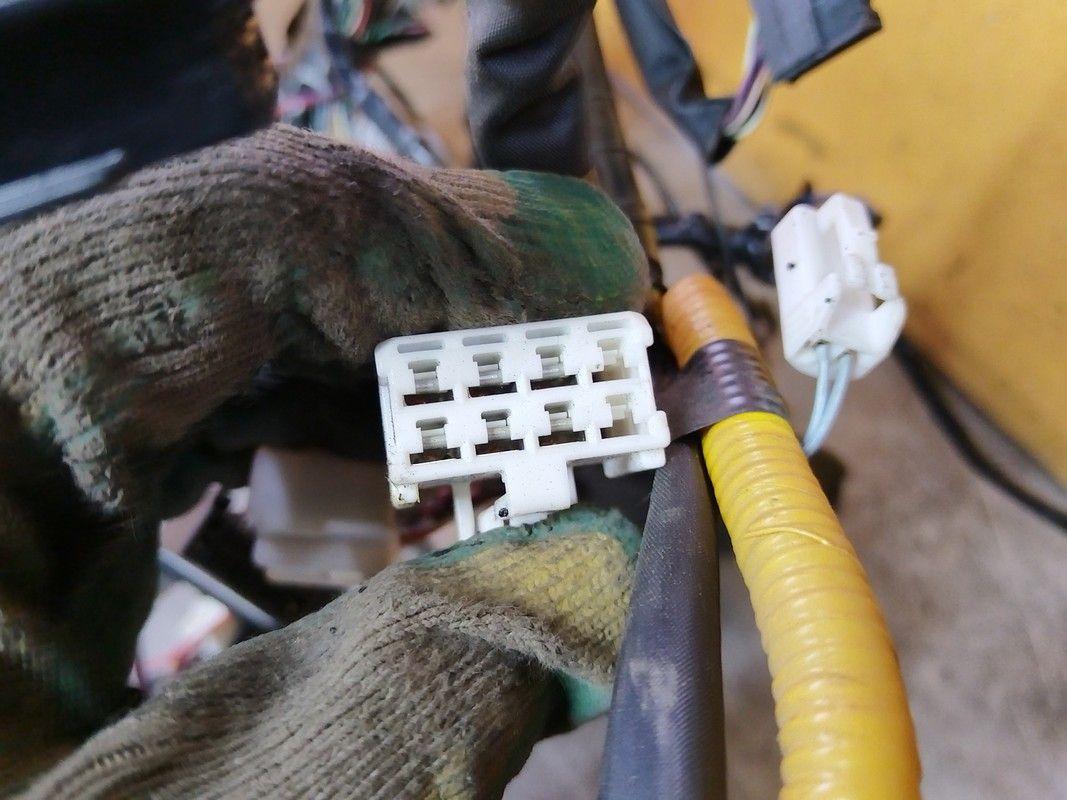 Проводка салона AQ2K7U Toyota Avensis Verso undefined