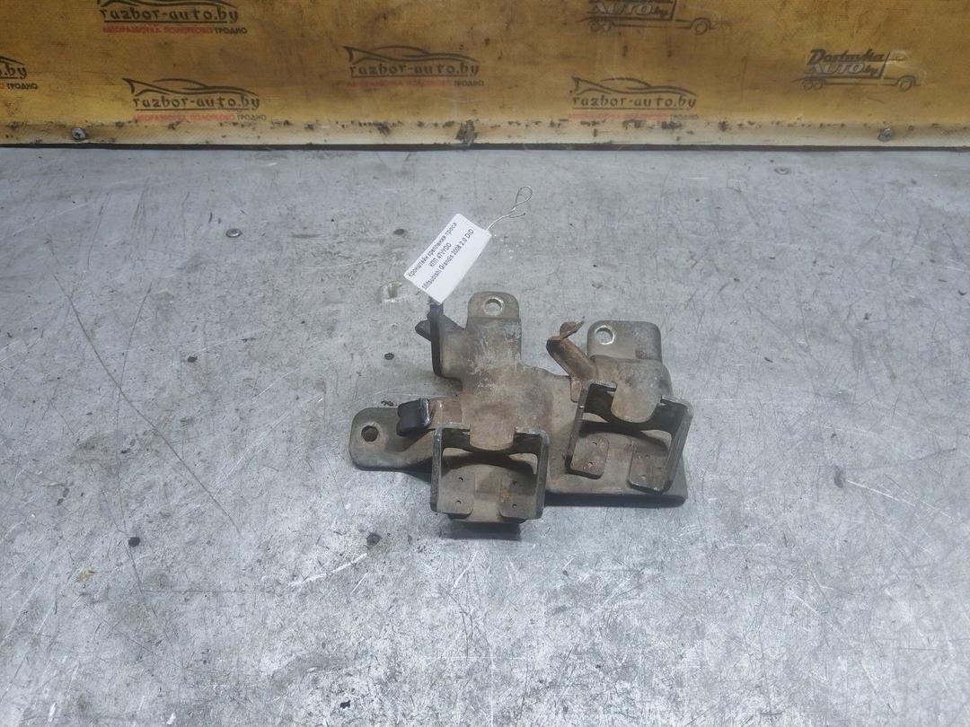 Кронштейн крепления троса КПП 47VYDO Mitsubishi Grandis