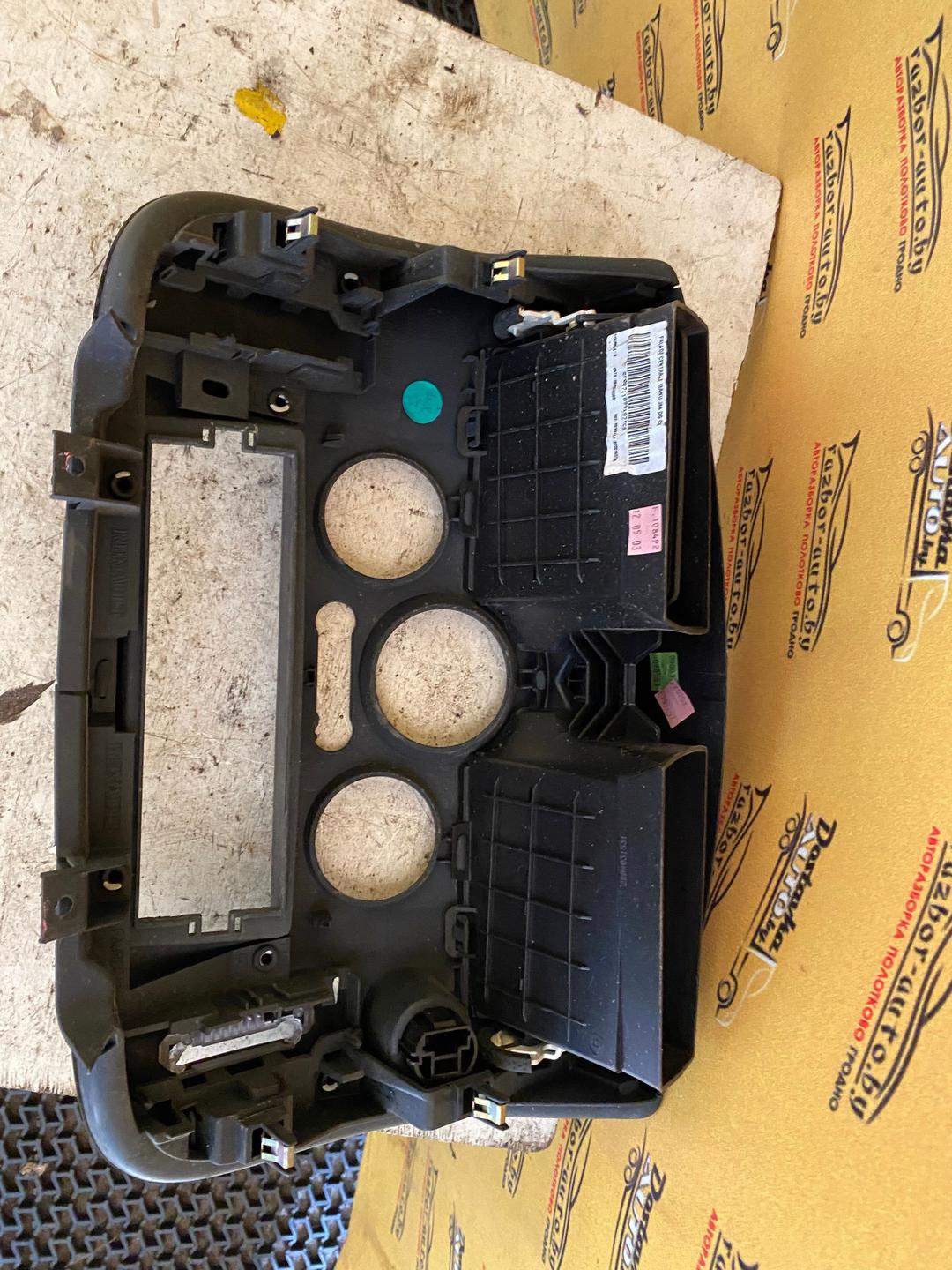 Рамка под магнитолу OKCFGU Renault Scenic купить в магазине запчастей бу