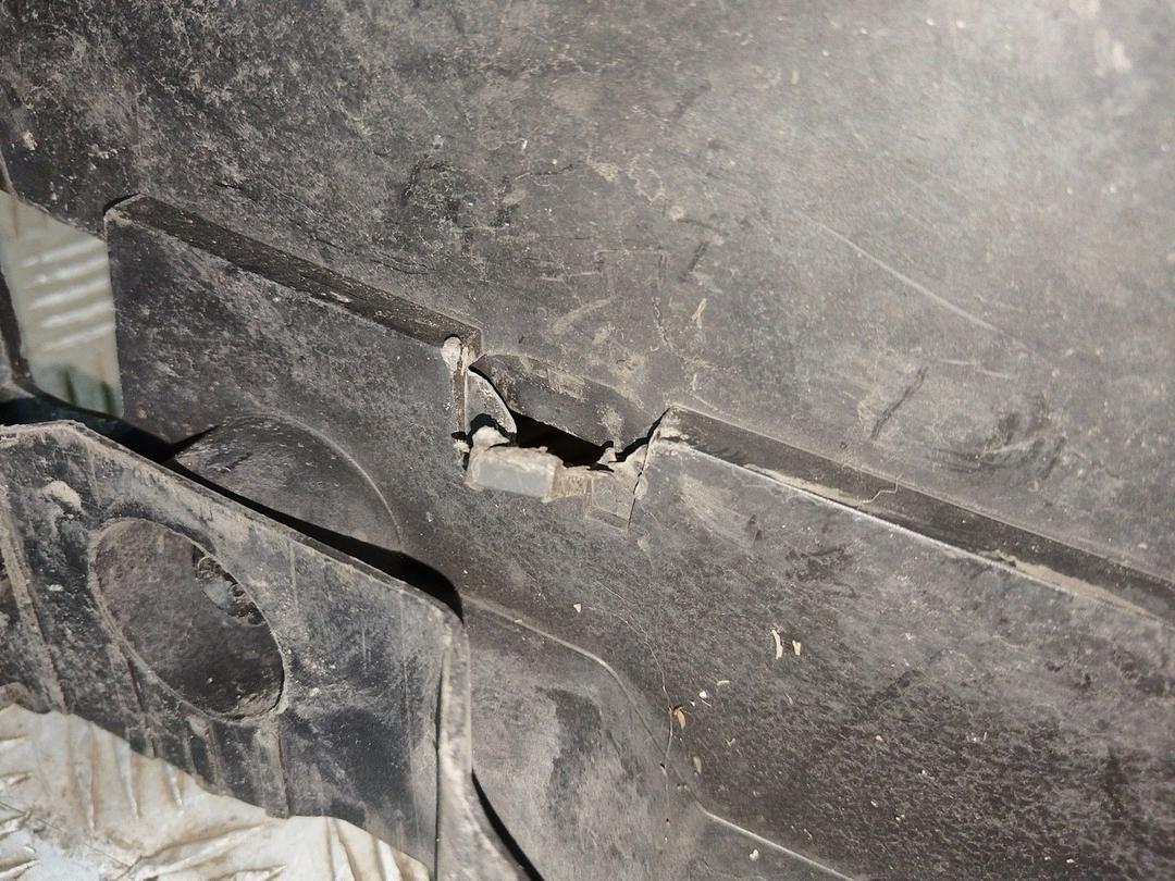 Накладка замка капота 9LDSMQ Peugeot 407 - Фото 9