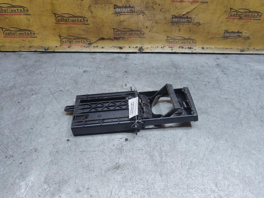 Подстаканник T52517 Toyota Avensis купить с доставкой