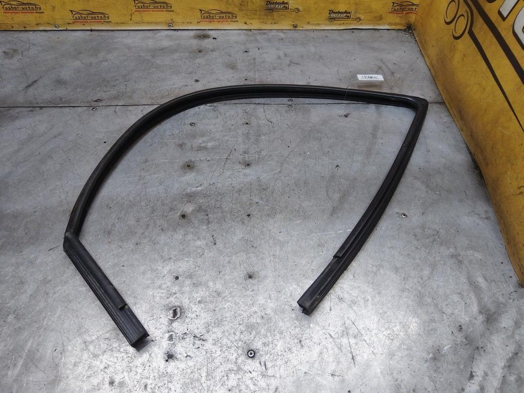 Уплотнитель двери передней правой P13EHO Volkswagen Golf купить