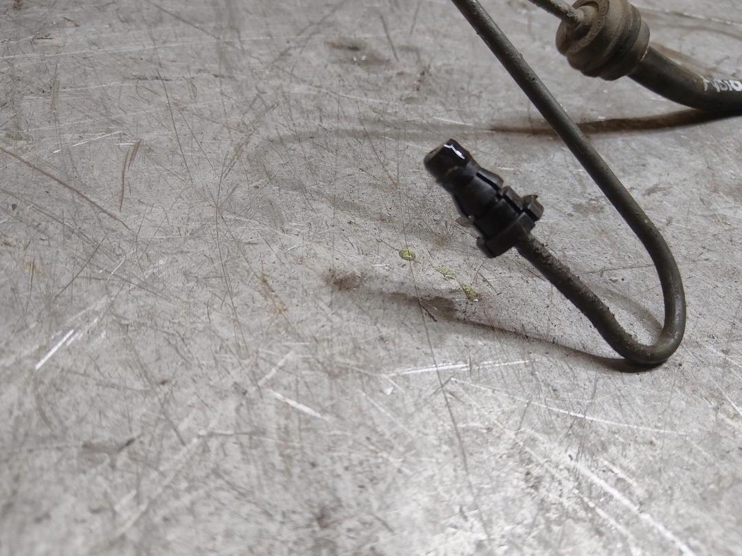 Трубка сцепления UR5V0Y Skoda Fabia купить в магазине запчастей бу