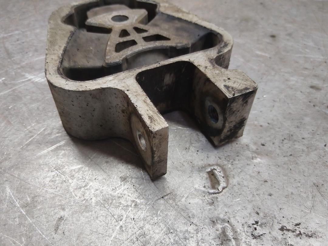 Подушка крепления двигателя QNR2M0 Ford Fusion купить в магазине запчастей бу