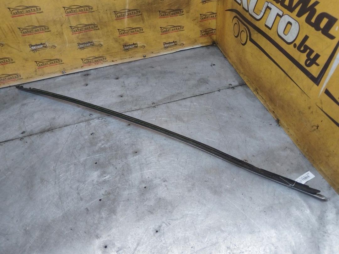 Молдинг стекла двери передней правой наружный D6CP90 Volkswagen Passat купить