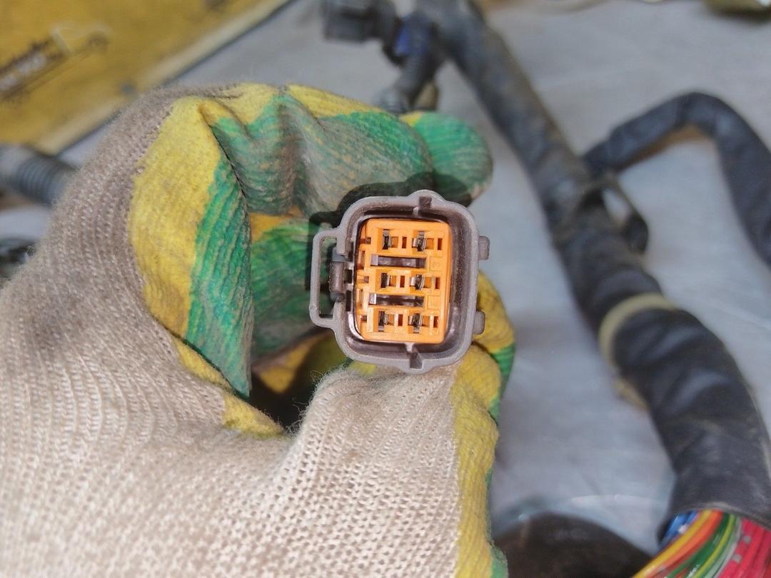 Проводка двигателя LL6O2Y Mitsubishi Carisma undefined