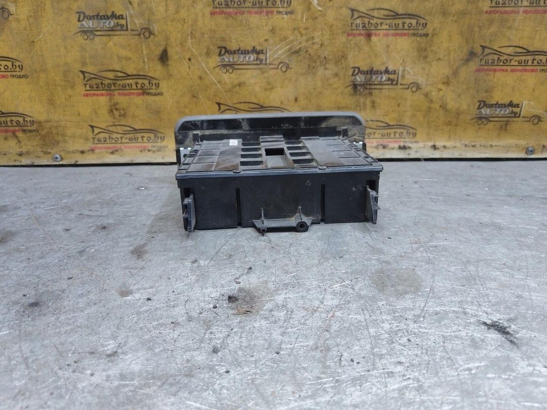 Подстаканник T2GMMY Kia Carnival купить в магазине запчастей бу