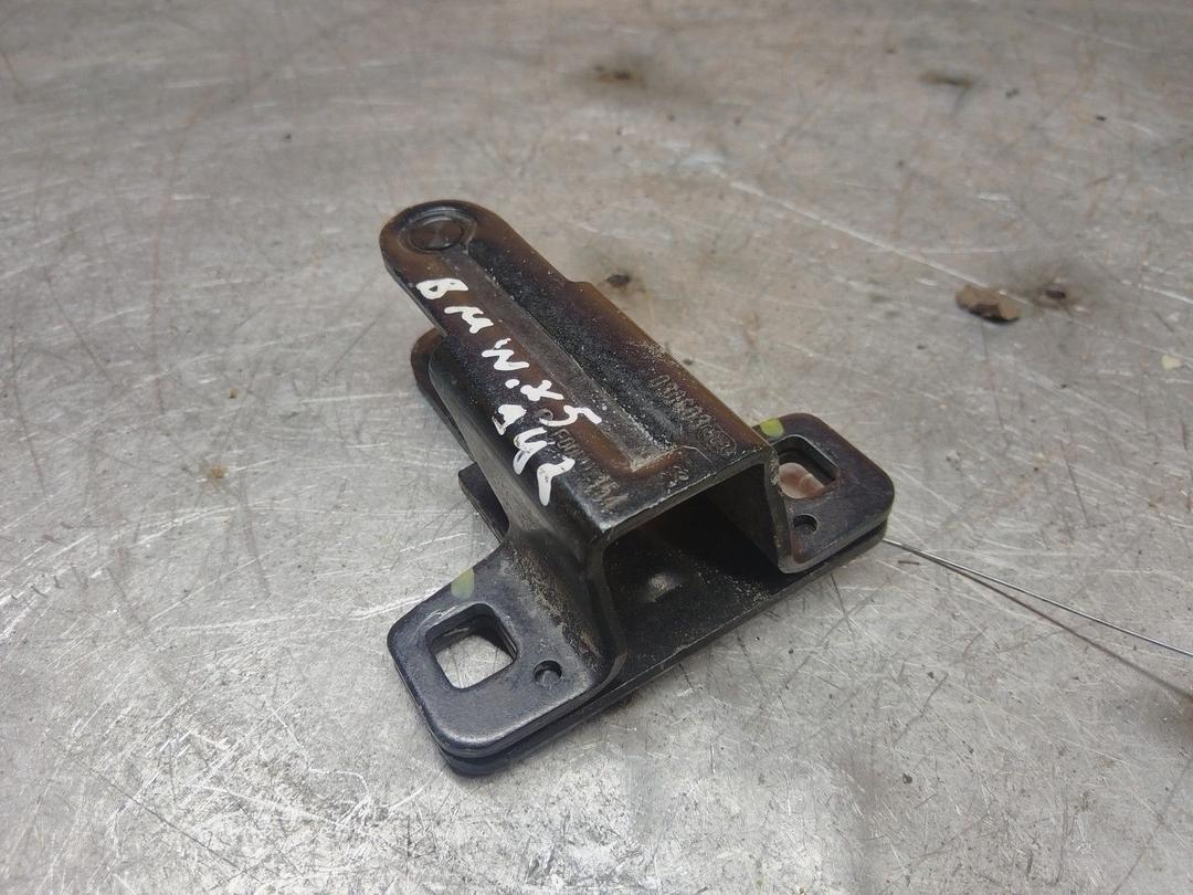 Ответная часть замка багажника 1T162R BMW X5 E53