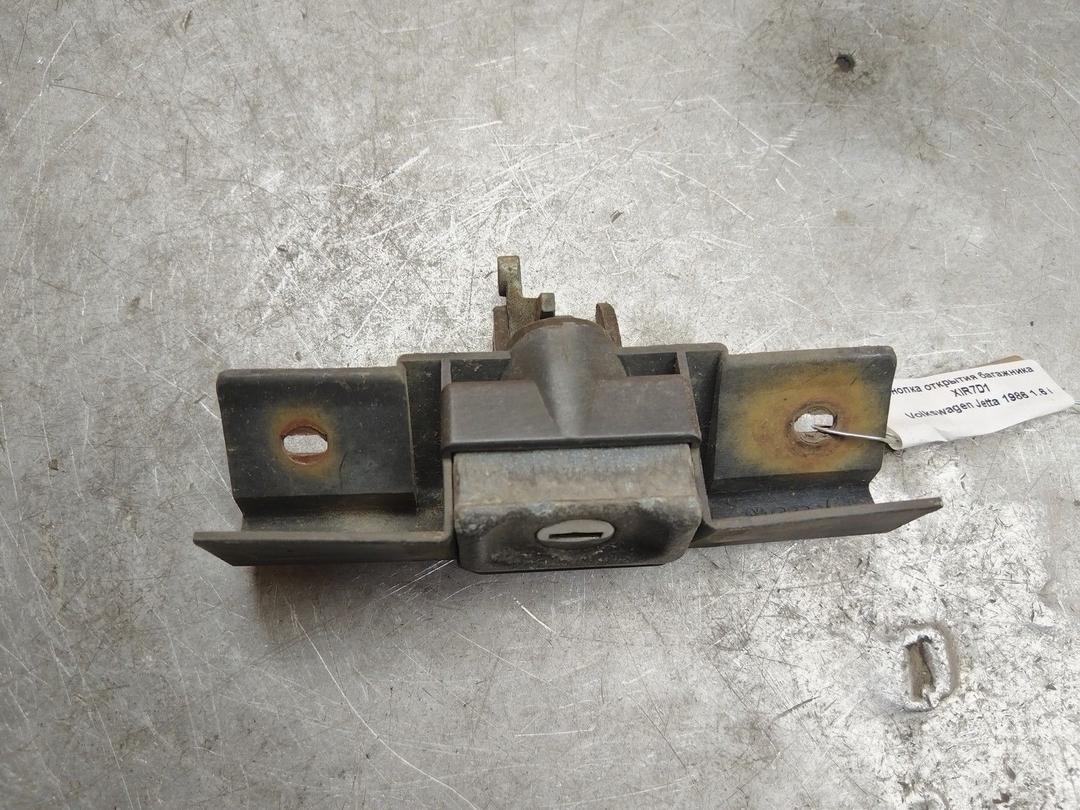 Кнопка открытия багажника XIR7D1 Volkswagen Jetta купить