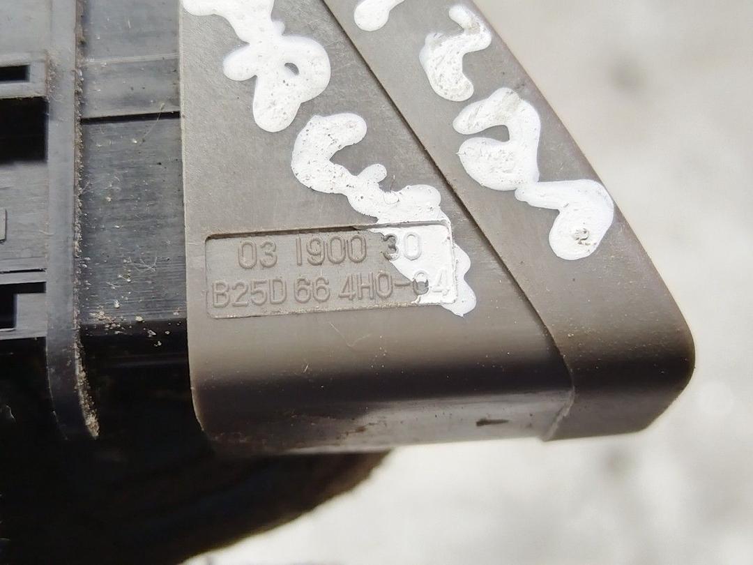 Кнопка аварийной сигнализации 5FOC4P Mazda Premacy купить на авторазборке