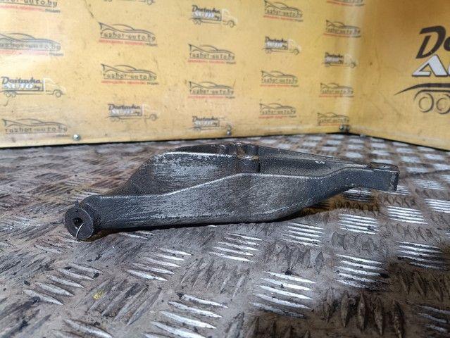 Кронштейн двигателя 7NWZ33 Audi 80 купить с доставкой