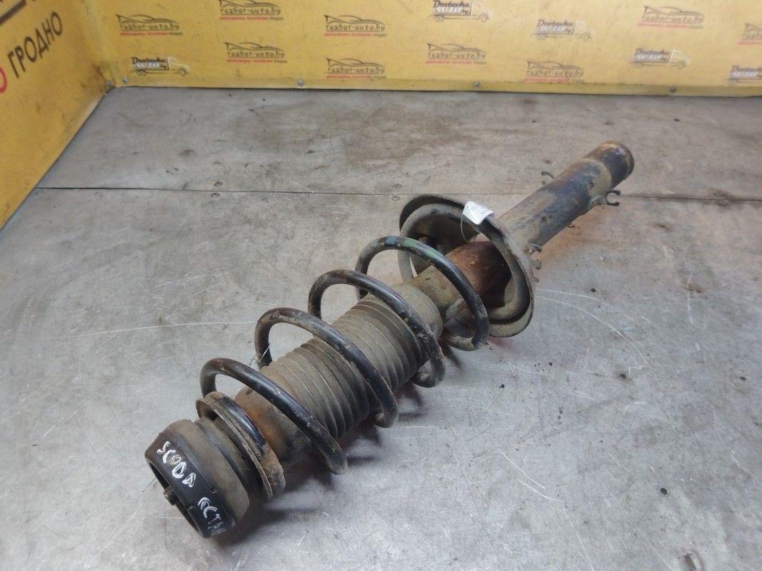 Опора амортизатора верхняя (чашка) 5H613D Skoda Octavia