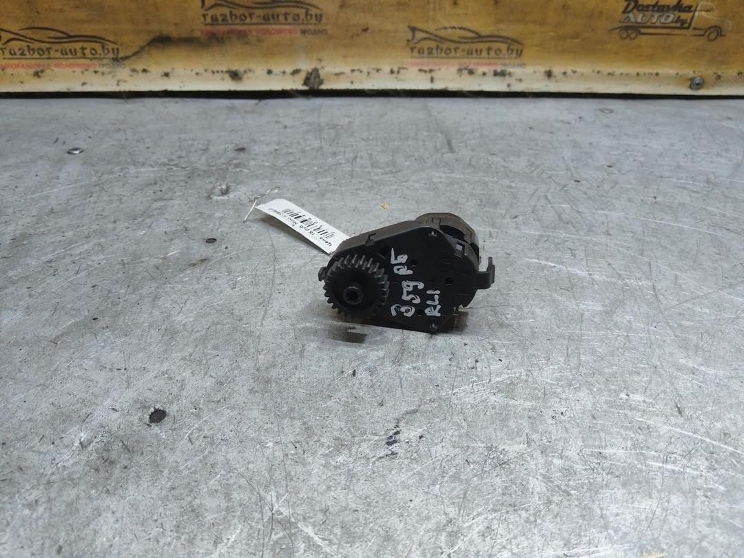 Моторчик заслонки печки 98XRU2 Renault Laguna купить