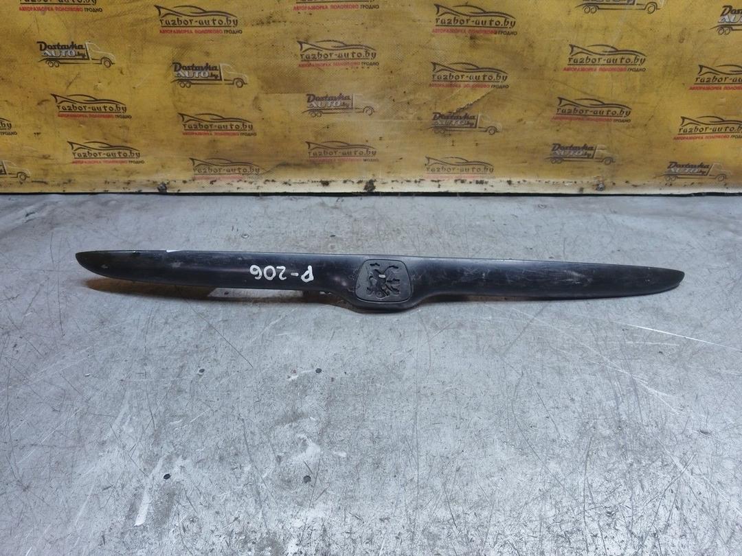 Накладка подсветки номера T4A5LU Peugeot 206 - Фото 1