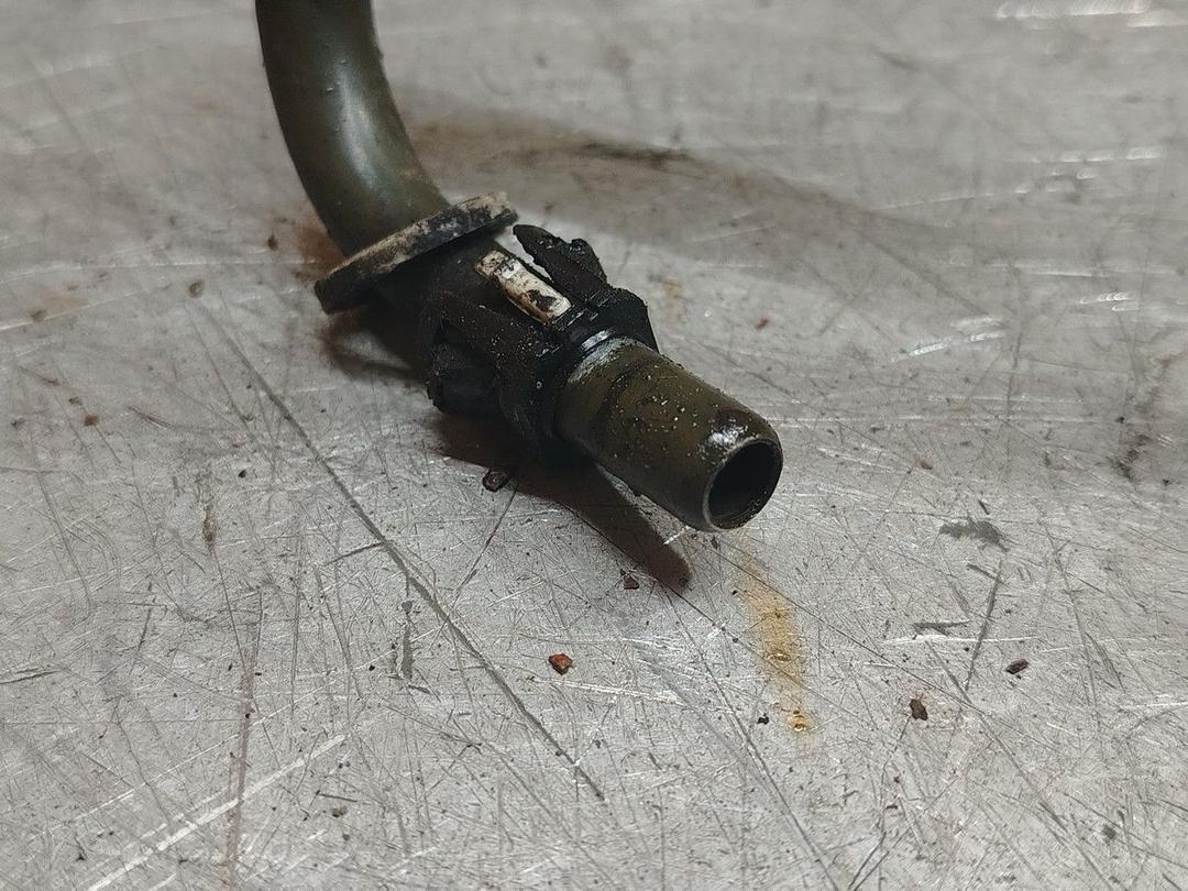Трубка топливная M2FQL4 Mitsubishi Carisma - Фото 4