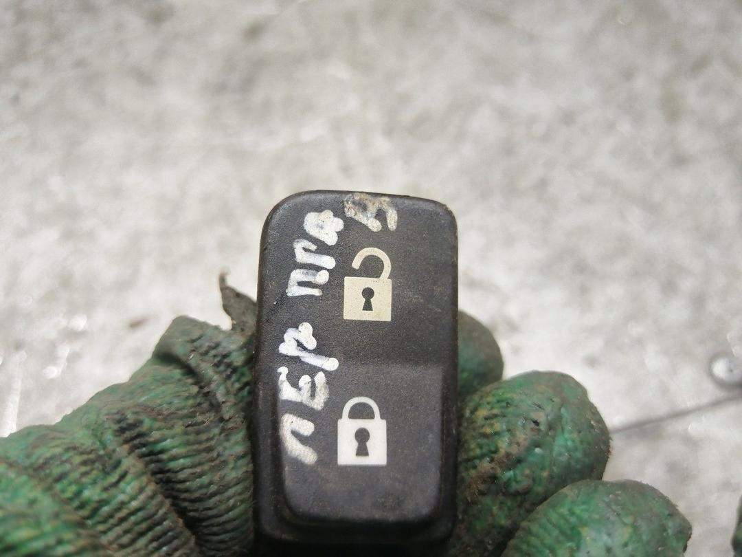 Кнопка (выключатель) 06L8E8 Volvo S40