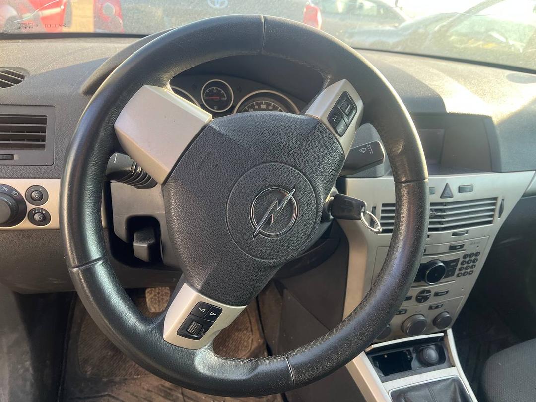 Подушка безопасности водителя O8HJ8U Opel Astra