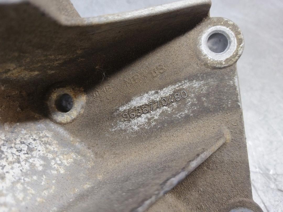 Кронштейн двигателя QM8KFH Peugeot 307 купить в магазине запчастей бу
