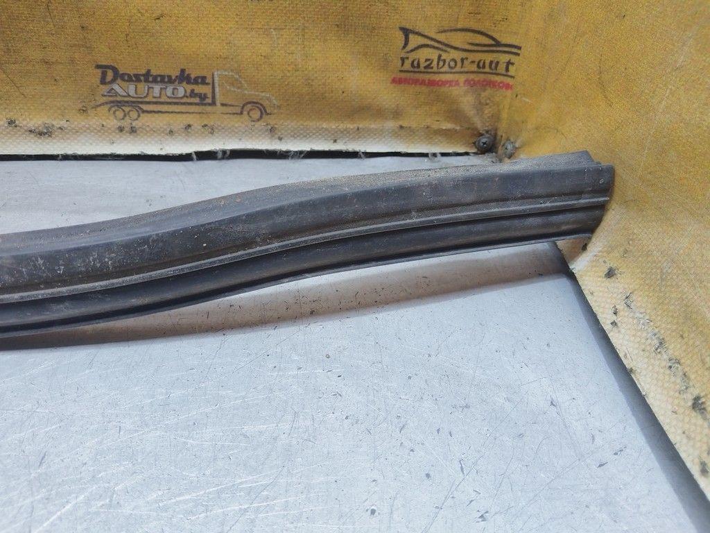 Уплотнитель капота 7HC0JU Renault Clio - Фото 3