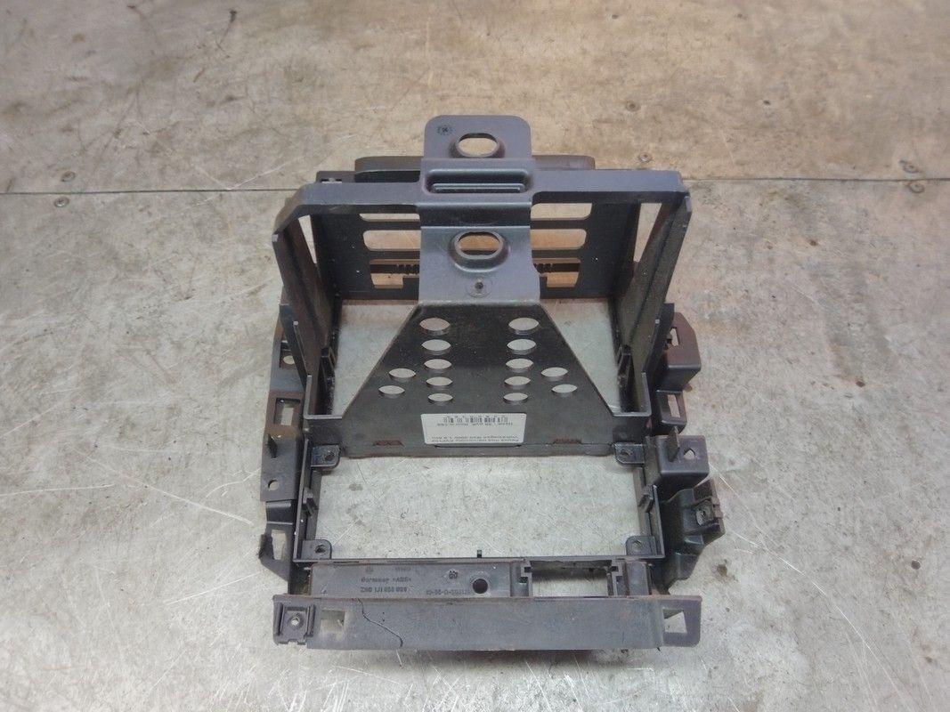 Рамка под магнитолу XVF10Z Volkswagen Golf купить