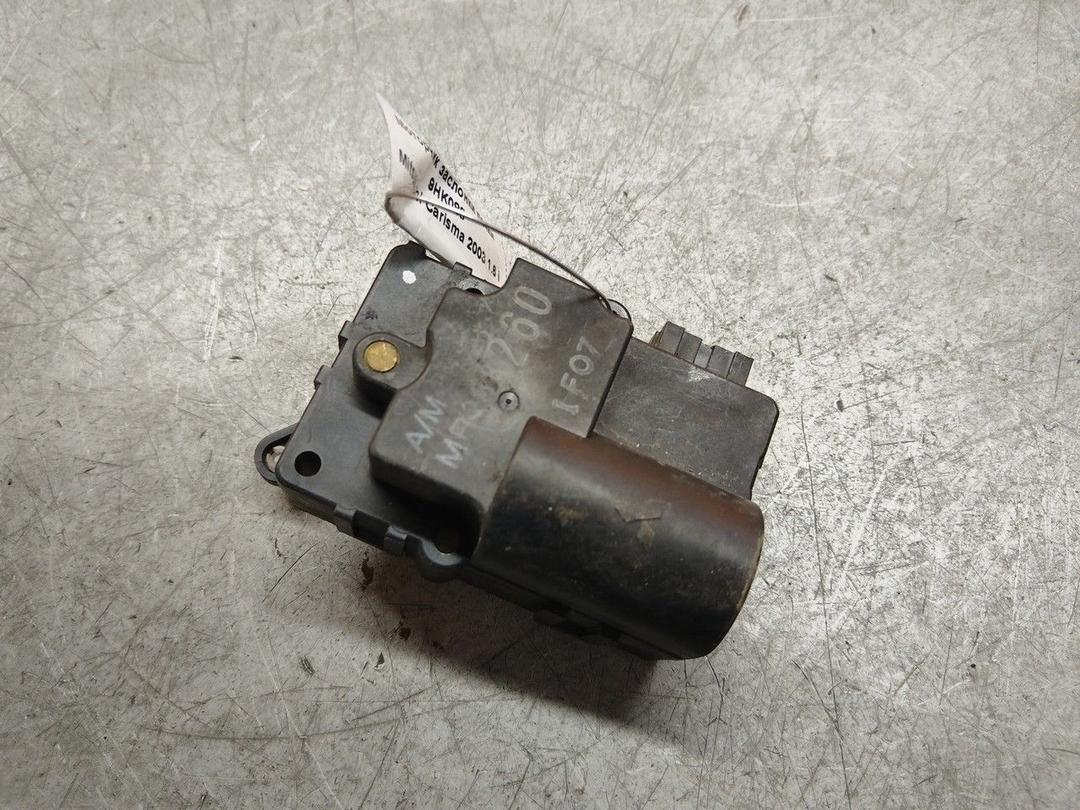 Моторчик заслонки печки 9HK088 Mitsubishi Carisma