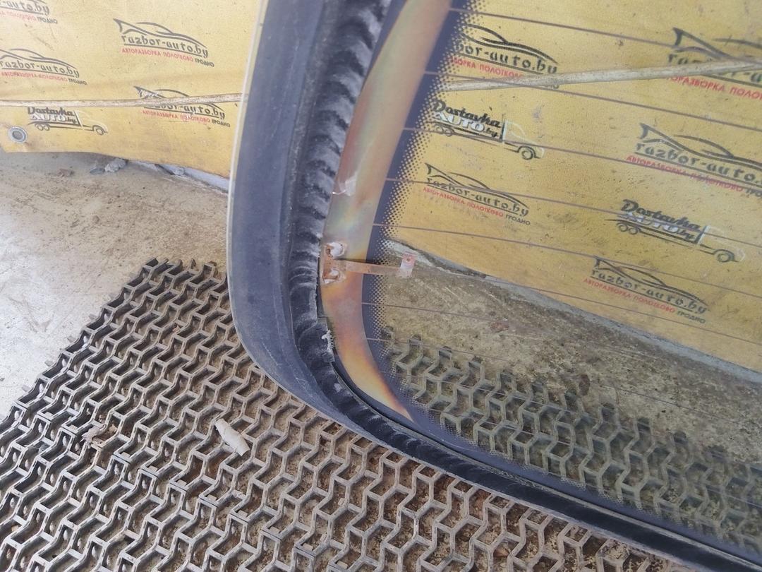 Стекло заднее YJKF09 Peugeot 307 купить в магазине запчастей бу