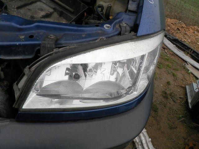 Ус под фару левый GKO1F5 Opel Zafira