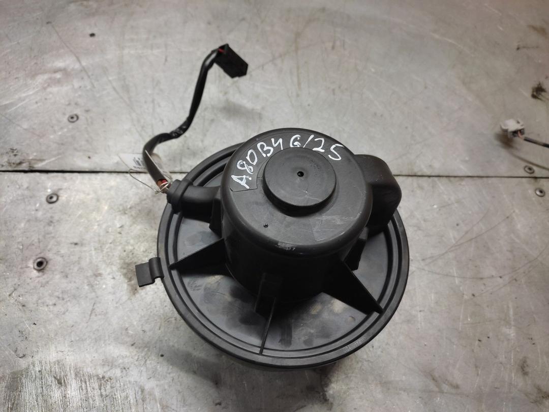 Моторчик печки V1X1QT Audi 80 - Фото 2