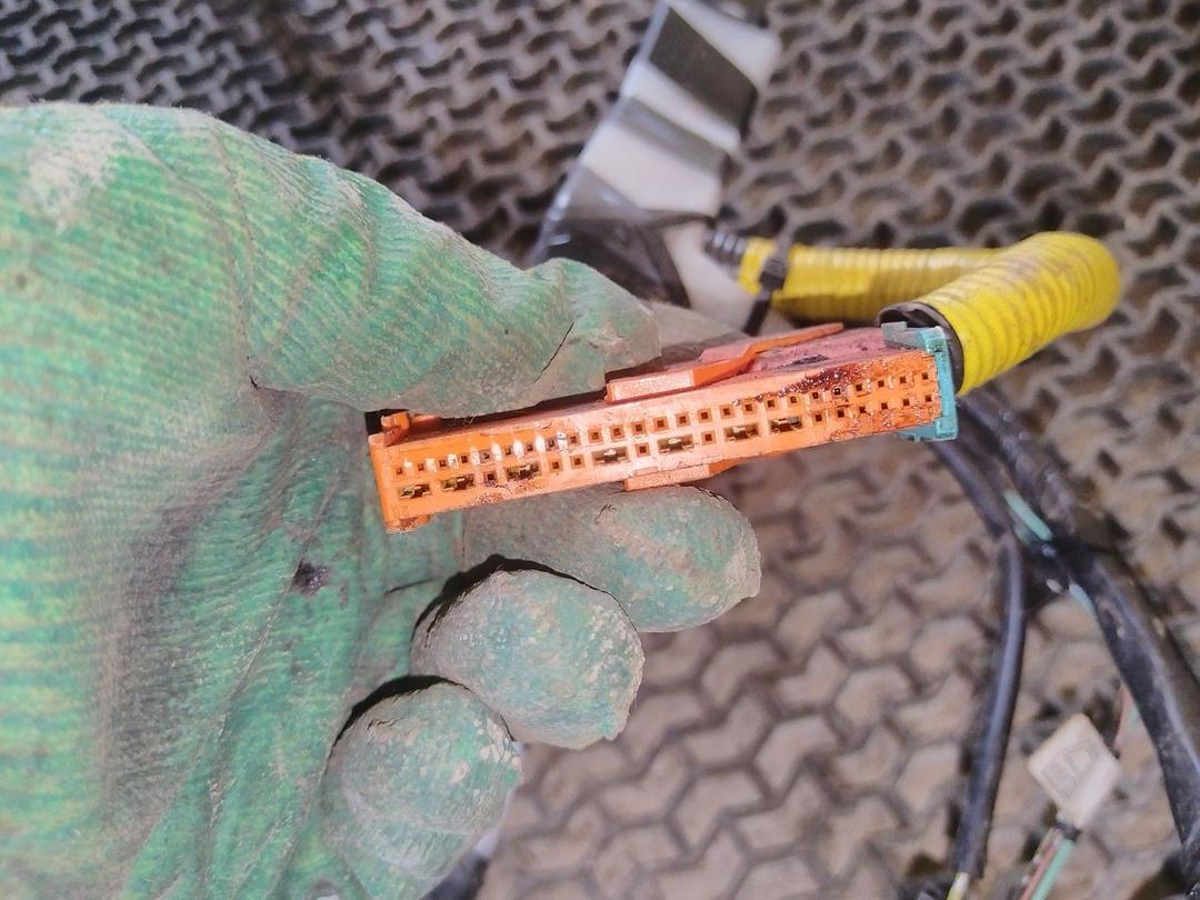 Проводка салона HUC767 Mitsubishi Carisma undefined