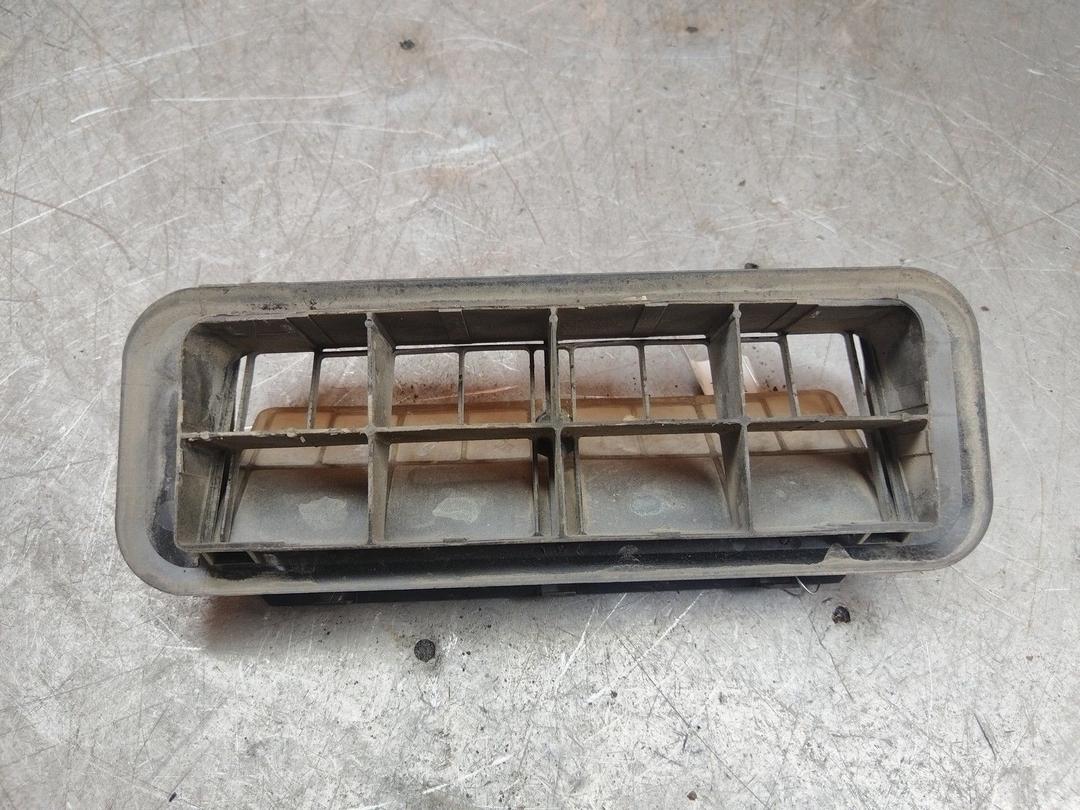 Решетка вентиляции кузова TOGTQI Renault Clio