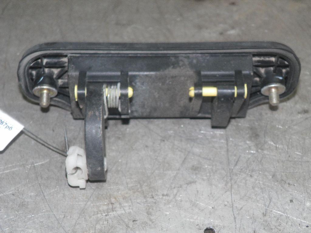 Ручка открывания багажника ER1G7P Mazda 323F купить