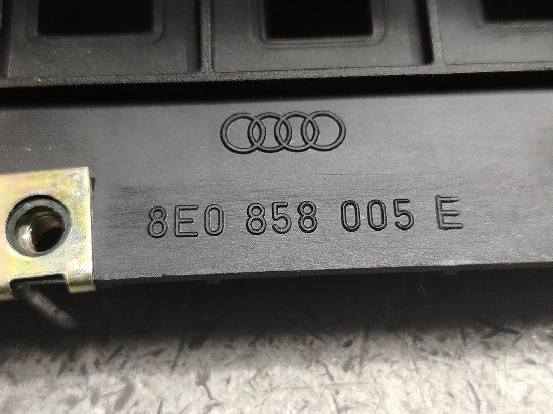 Рамка под магнитолу 8FX8V5 Audi A4 - Фото 6