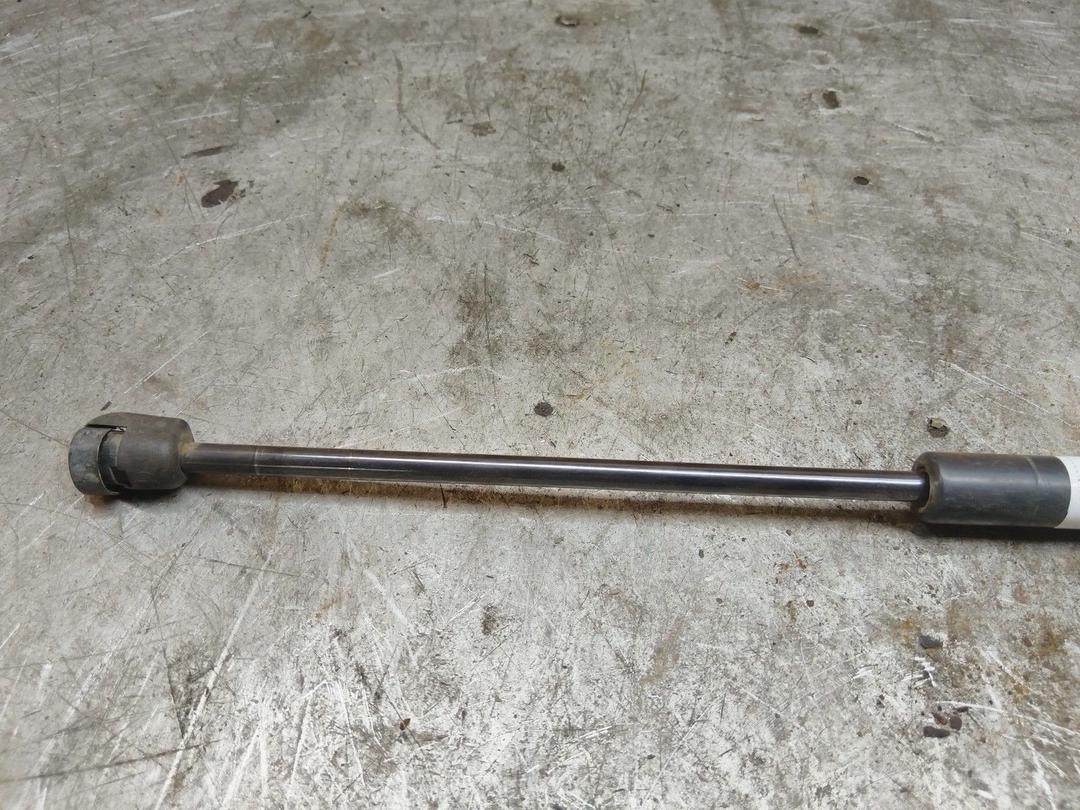 Амортизатор крышки багажника (3-5 двери) J9X8S8 Hyundai Getz undefined