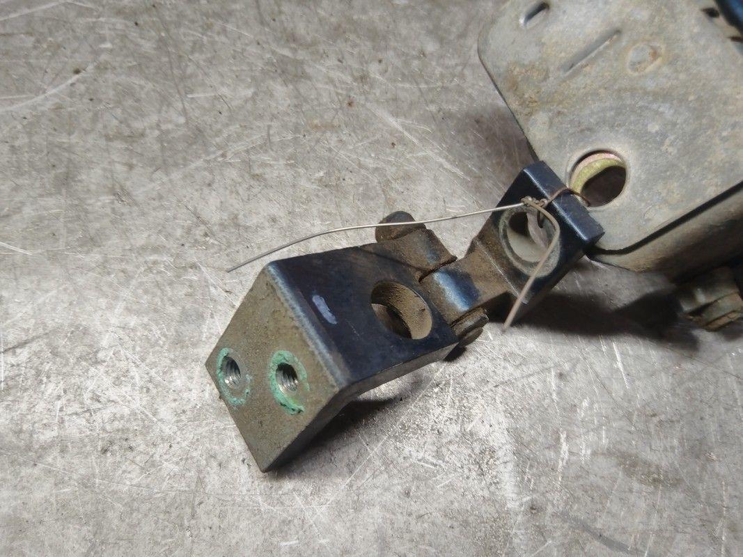 Петля двери задней правой MOM0UF Seat Altea купить в магазине запчастей бу