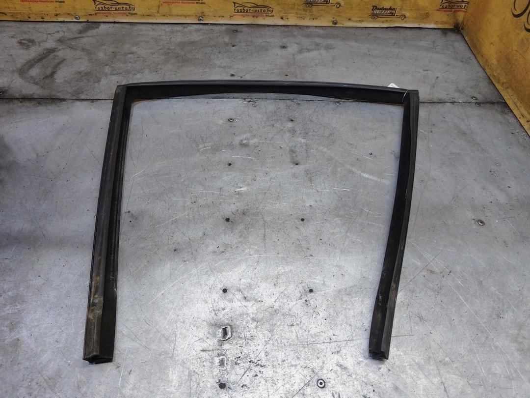 Уплотнитель двери задней левой 9YUA17 BMW 5 E39