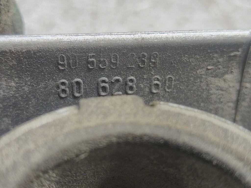 Накладка подсветки номера 2N1V0S Opel Astra - Фото 4