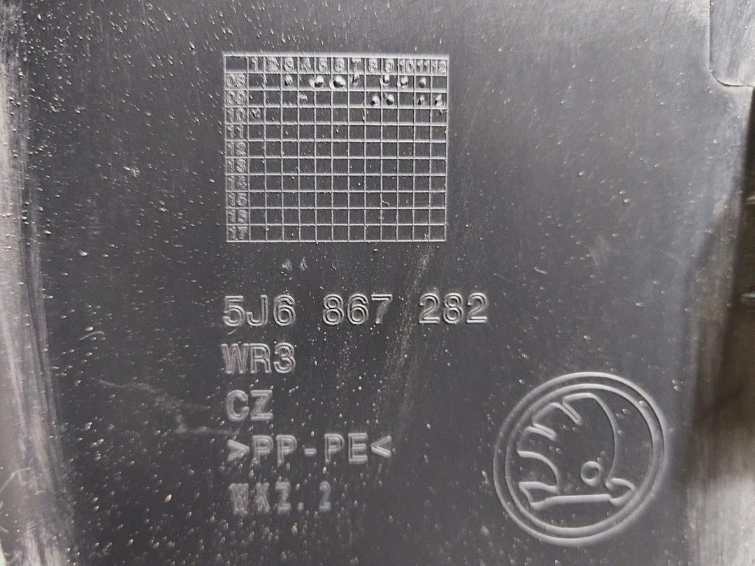 Обшивка стойки центральной правой 5OYAD6 Skoda Fabia купить с доставкой