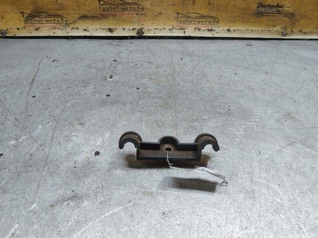 Скоба (кронштейн) крепления форсунки U6B5J8 Audi 80 купить