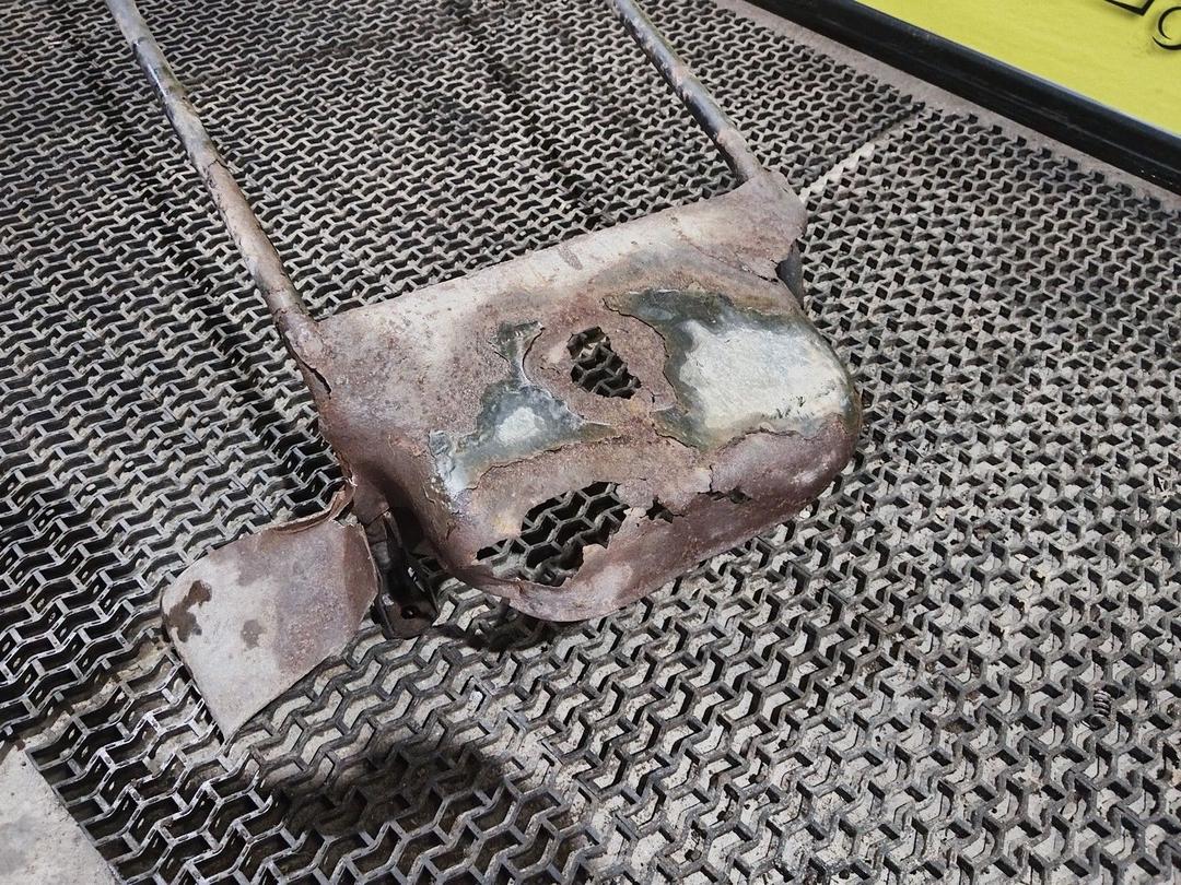 Крепление топливного бака 422811 Peugeot 806 купить с доставкой