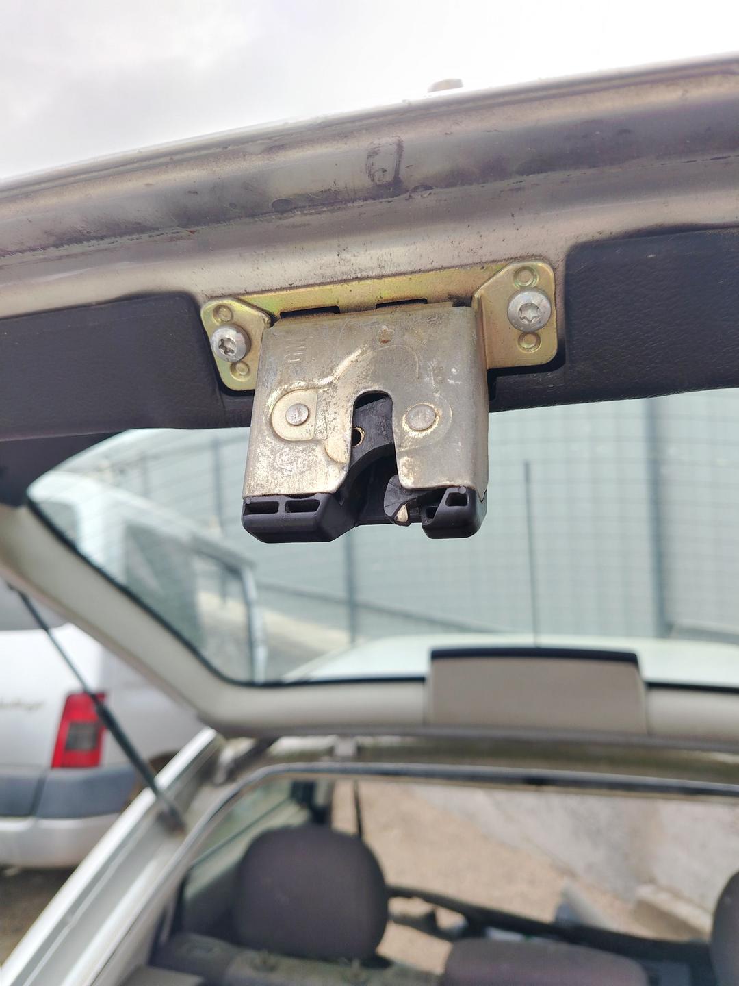 Замок багажника TUYL81 Opel Astra