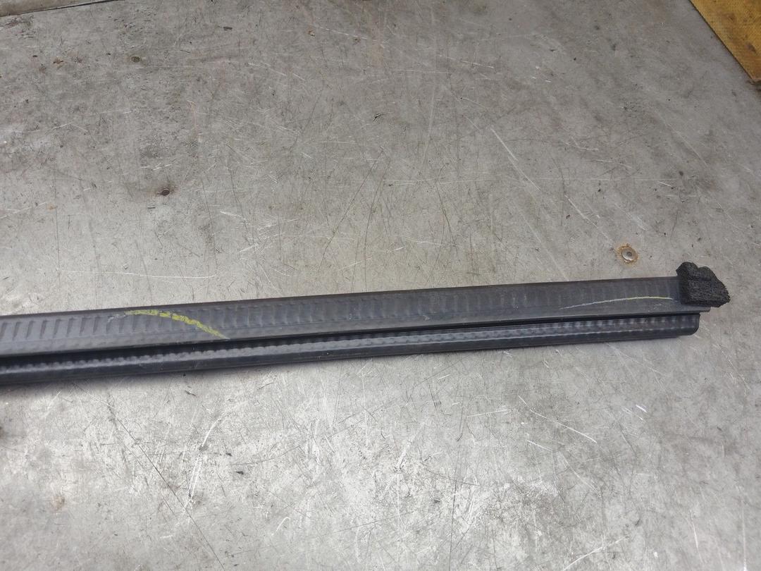 Молдинг стекла двери передней правой внутренний OMDX22 Ford Fusion купить с доставкой