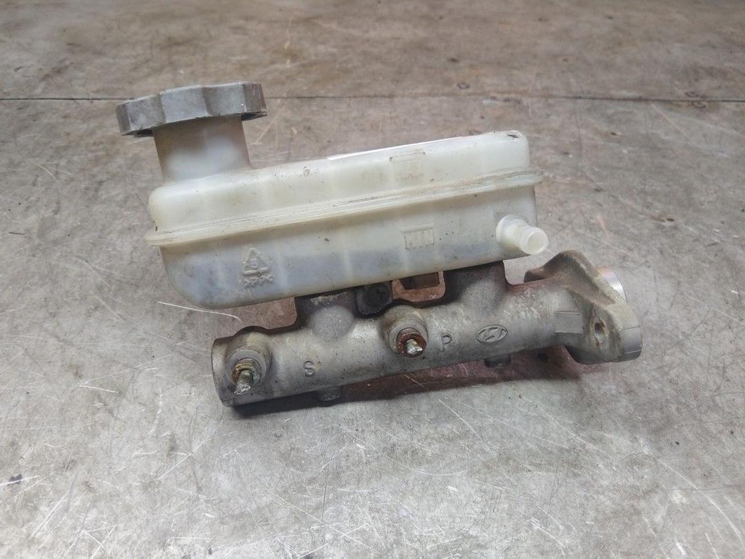 Цилиндр тормозной главный Y8QYUO Hyundai Matrix - Фото 2