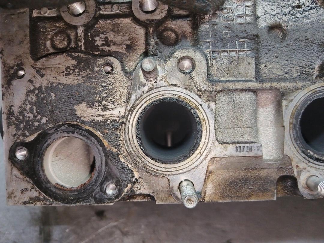 Головка блока цилиндров BGL2YC Alfa Romeo 147 undefined