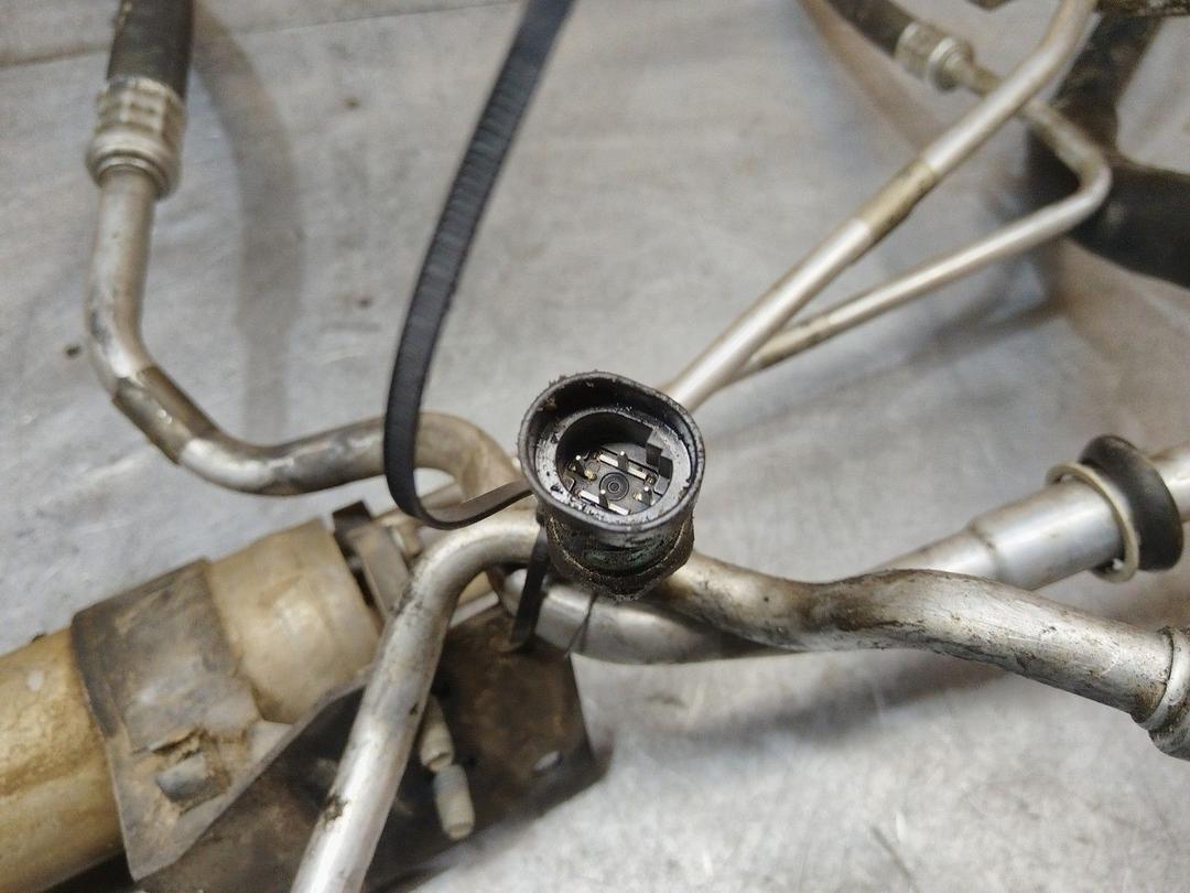 Трубка кондиционера ML1LZJ Renault Scenic RX4 купить с доставкой