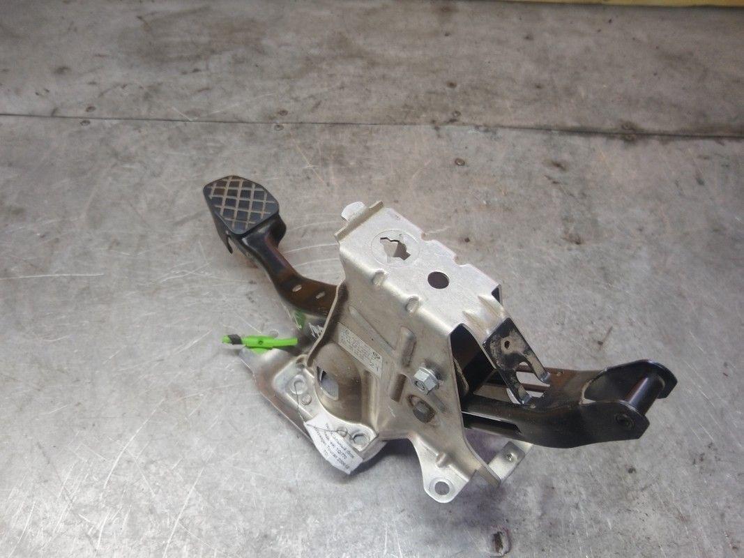 Педаль тормоза NZBK9U Volkswagen Touran