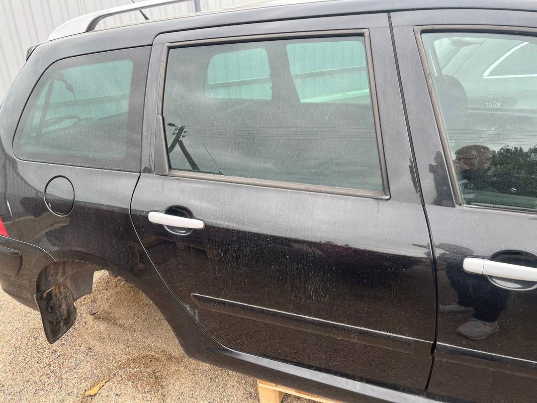 Стекло двери задней правой N2TFPV Peugeot 307