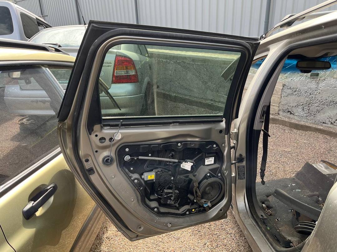 Стеклоподъемник электрический задний левый 3NJYS3 Volvo XC70 - Фото 1