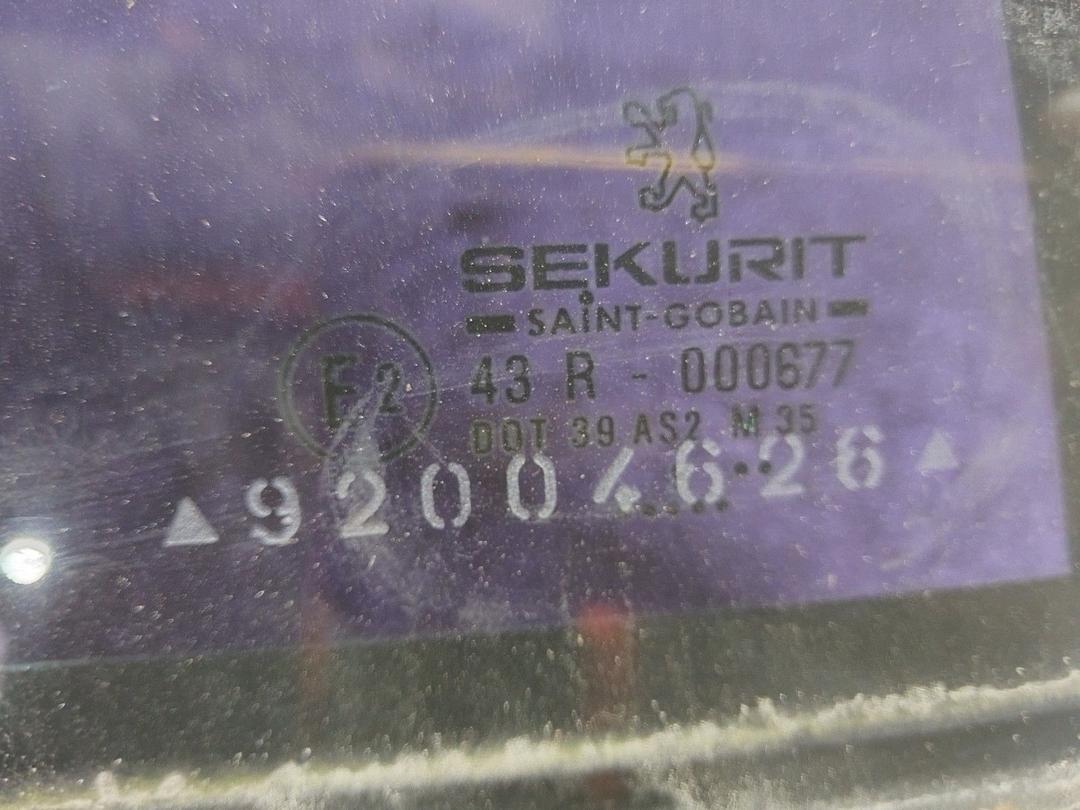 Стекло двери задней правой 063LRP Peugeot 607 купить с доставкой