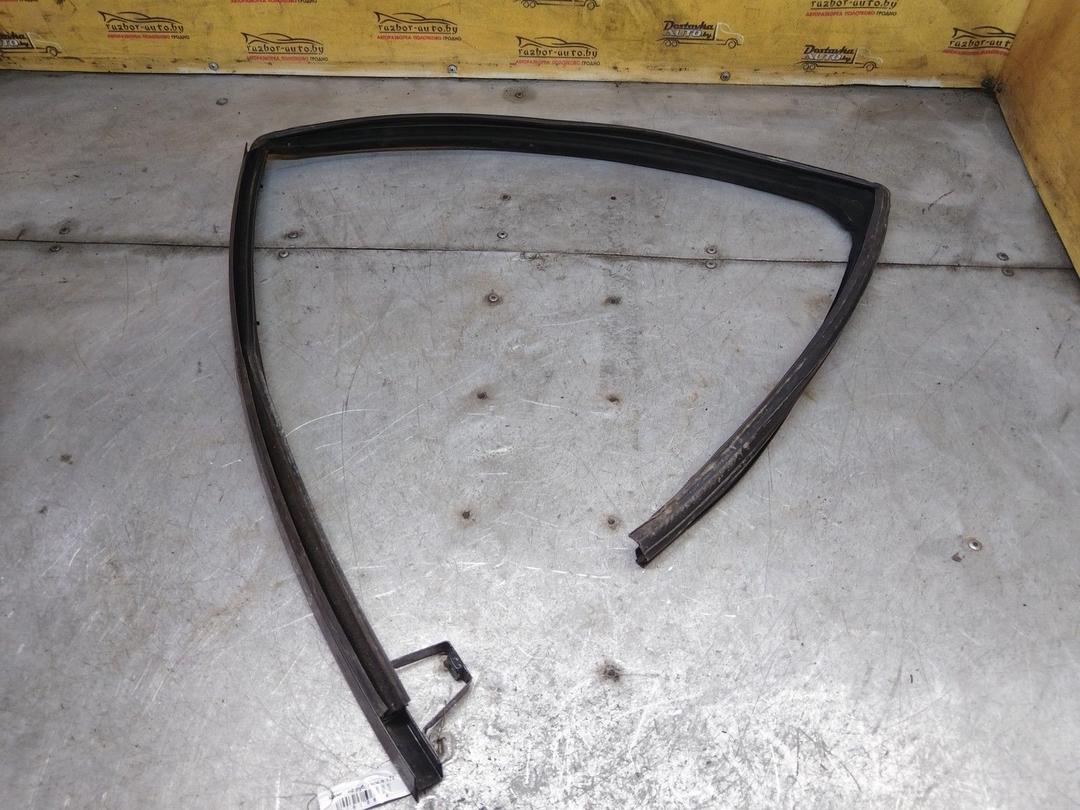 Уплотнитель стекла задней правой двери 5UUZFW Peugeot 607
